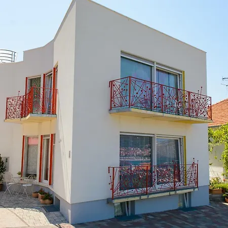 Domus Apartment