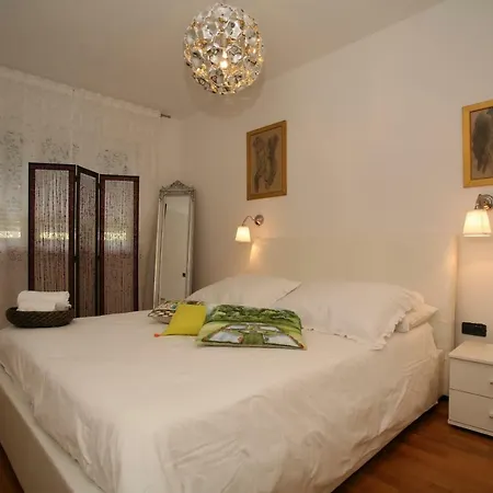 Apartment Domus
