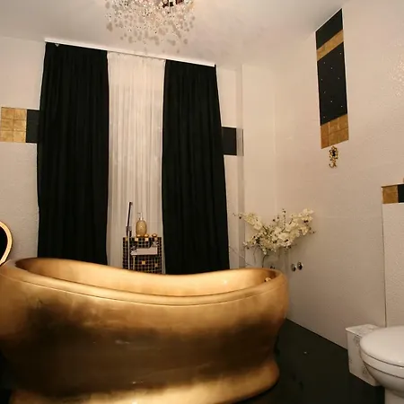 Domus Apartment *